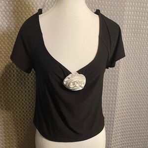 🍄Chic Black Top with White Floral Detail
